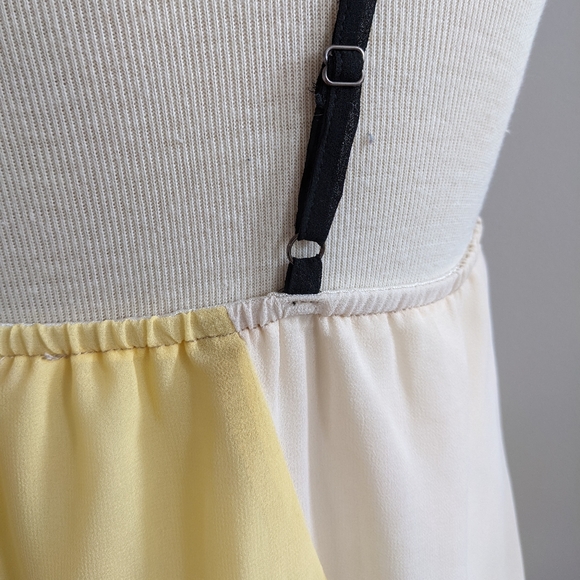 Chic, Flowy Tri-Colored Cami - Picture 3 of 4